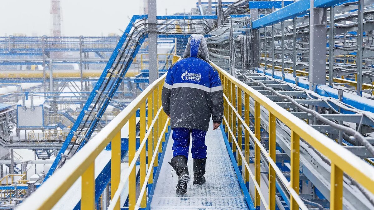 جربه نوکور آمریکا درس روشنی دارد: فولادسازانی که مالک منابع گاز و مشارکت در فناوری&zwnj;های نوین برق پایدار هستند، در برابر نوسانات بازار و فشارهای سیاستی مصون می&zwnj;مانند. برای ایران، پیام روشن است؛ تکیه صرف بر نیروگاه&zwnj;داری یا قراردادهای کوتاه&zwnj;مدت کافی نیست. صنایع بزرگ باید مسیر سرمایه&zwnj;گذاری مشترک در میادین گازی، توسعه فناوری&zwnj;های ذخیره&zwnj;سازی و ورود به انرژی&zwnj;های پاک را به&zwnj;عنوان یک سیاست ملی و راهبردی دنبال کنند تا تاب&zwnj;آوری و رقابت&zwnj;پذیری زنجیره فولاد تضمین شود.