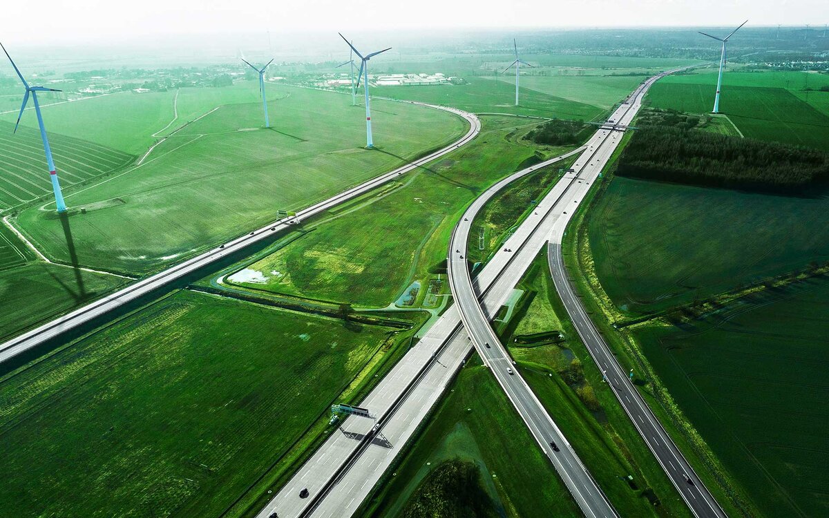 صنعت جهانی در آستانه تحولی بنیادین ایستاده است؛ عصری که در آن کربن دیگر دشمن محیط&zwnj;زیست نیست، بلکه منبعی برای نوآوری و ارزش&zwnj;آفرینی به شمار می&zwnj;رود. فناوری جذب و استفاده از کربن (CCU) امکان بازچرخش گازهای صنعتی و تبدیل آنها به مواد اولیه و سوخت&zwnj;های پاک را فراهم می&zwnj;کند. این رویکرد نه تنها بهره&zwnj;وری و رقابت صنعتی را دگرگون می&zwnj;کند، بلکه کارخانه&zwnj;ها را به بازیگران اصلی احیای زمین بدل می&zwnj;سازد.