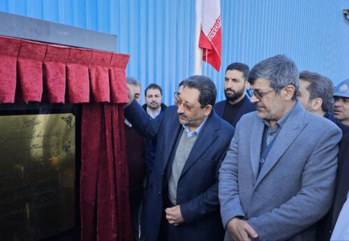 کارخانه تولید کلاف سازی سرمد ابرکوه صبح امروز (شنبه 15 دی) با حضور سیدمحمد اتابک وزیر صمت،و جمعی از مدیران و مسئولین افتتاح شد.